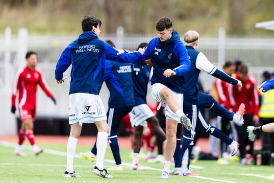 Gefles spelare värmer upp