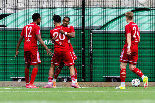 Karlbergs Noah Tesfai Negash jublar