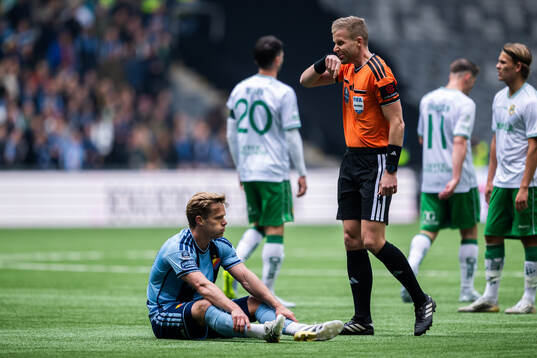 Djurgårdens Hampus Finndell har ont