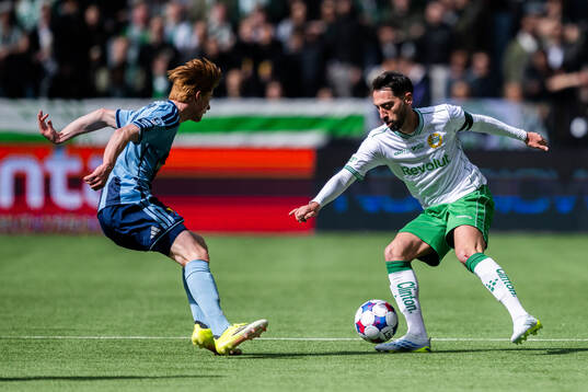 Djurgårdens Peter Langhoff och Hammarbys Nahir Besara