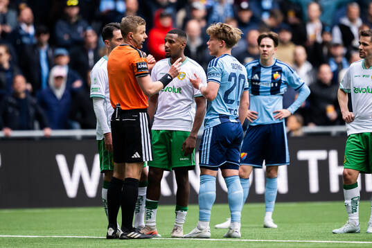 Hammarbys Paulos Abraham och Djurgårdens Matias Siltanen i
