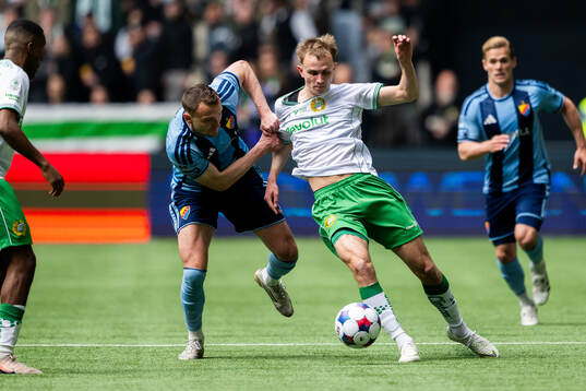 Djurgårdens Piotr Johansson och Hammarbys Victor Stange