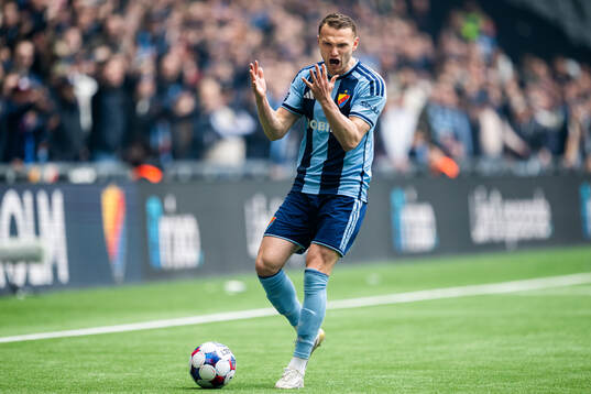 Djurgårdens Piotr Johansson reagerar