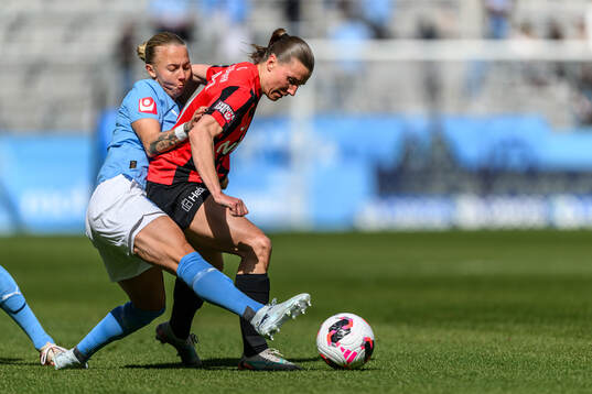 Malmö FFs Nathalie Hoff Persson och Brommapojkarnas Louise