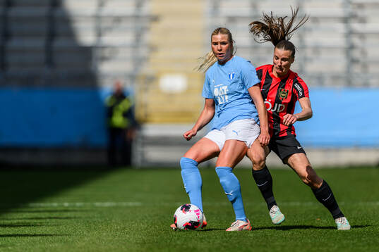 Malmö FFs Ellen Löfqvist och Brommapojkarnas Louise