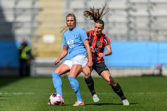 Malmö FFs Ellen Löfqvist och Brommapojkarnas Louise