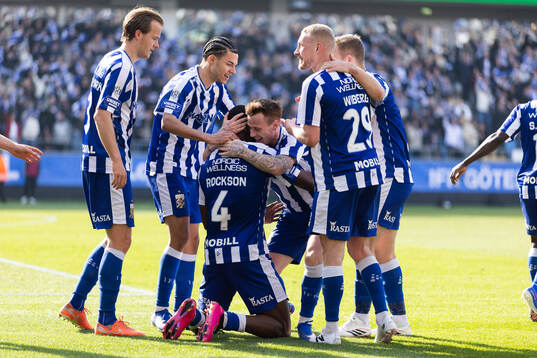 IFK Göteborgs Rockson Yeboah jublar med lagkamrater