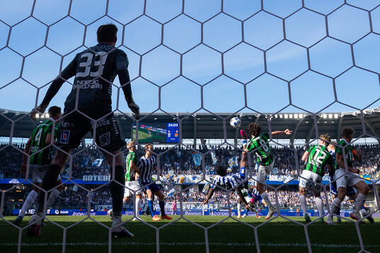 IFK Göteborgs Rockson Yeboah skjuter 1-0 på GAIS målvakt