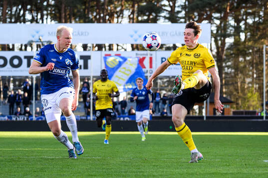 Halmstads André Boman och Mjällbys Elliot Stroud