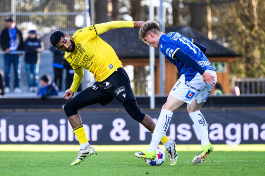 Mjällbys Abdullah Iqbal och Halmstads Ludvig Arvidsson