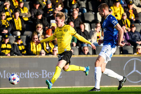Mjällbys Jeppe Kjaer och Halmstads Erko Tougjas