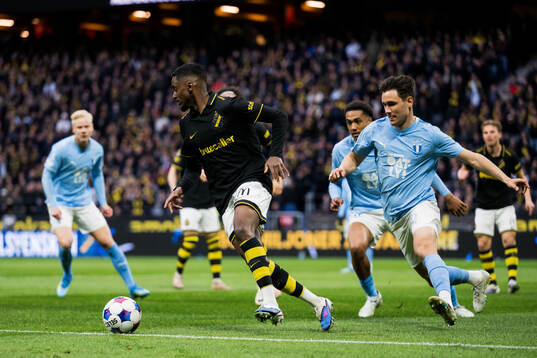 AIKs Abdihakin Ali och Malmö FFs Yanis Karabelyov