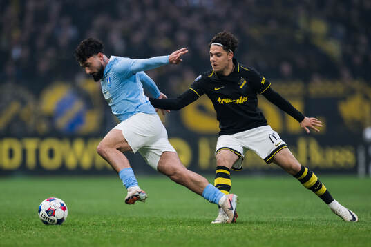 Malmö FFs Sead Haksabanovic och AIKs Charlie Pavey
