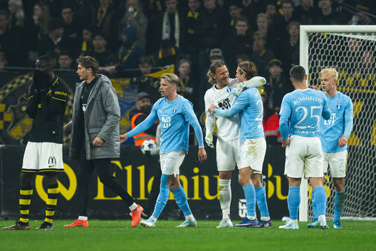 Malmö FFs målvakt Johan Dahlin jublar
