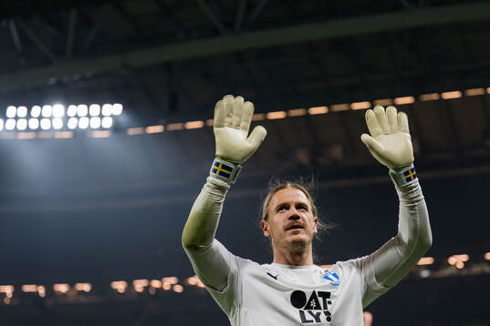 Malmö FFs målvakt Johan Dahlin jublar