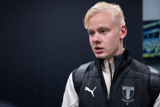 Malmö FFs Otto Rosengren i mixade zonen