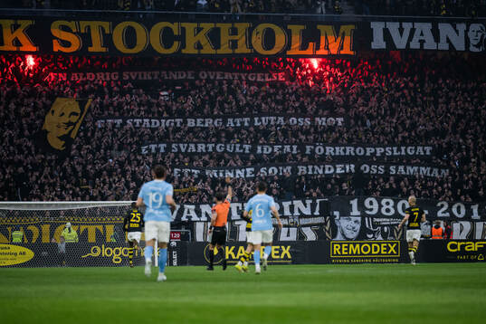 En banderoll tillägnad Ivan Turina