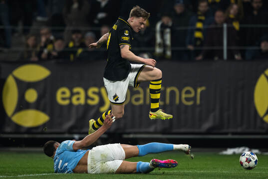 Malmö FFs Andrej Djuric och AIKs Erik Hovden Flataker