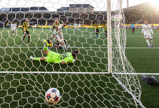Sirius Robbie Ure reducerar till 2-1 förbi Häckens