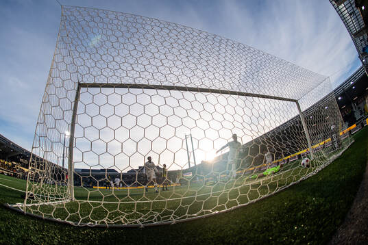 Sirius Robbie Ure reducerar till 2-1 förbi Häckens