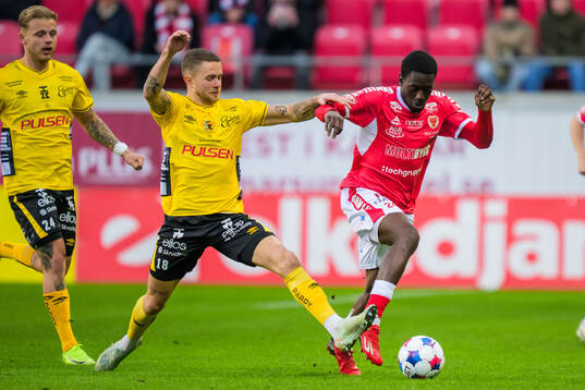 Elfsborgs Julius Magnusson och Kalmars Charles Sagoe Jr