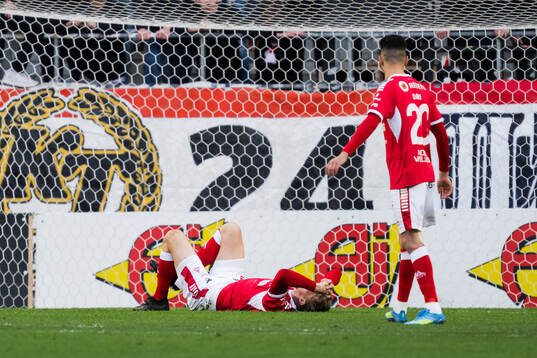 Kalmars Lars Sætra och Achraf Dari deppar