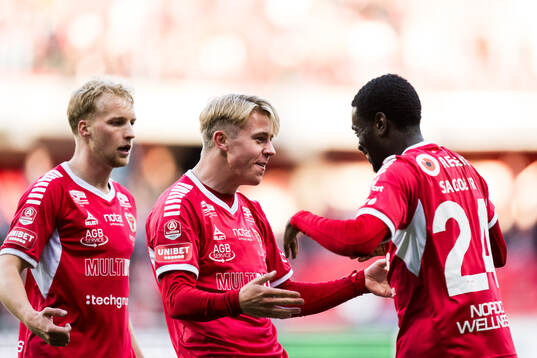 Kalmars Charlie Rosenqvist och Charles Sagoe Jr jublar