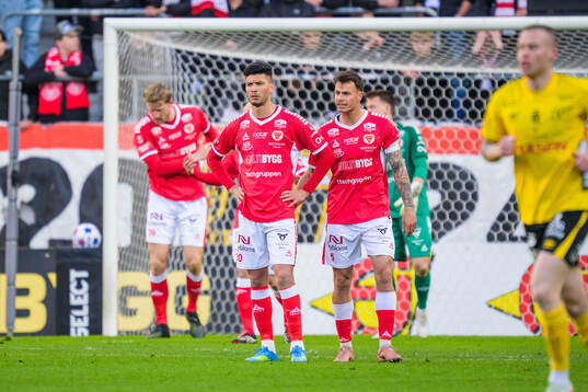 Kalmars Achraf Dari och Melker Hallberg deppar
