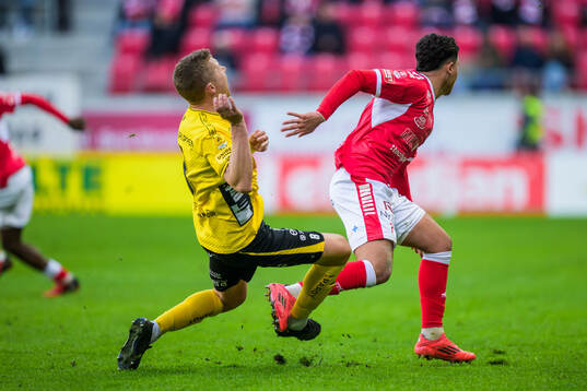 Elfsborgs Sebastian Holmén och Kalmars Nassef Chourak