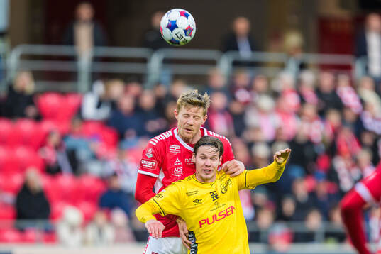 Kalmars Lars Sætra och Elfsborgs Taylor Silverholt