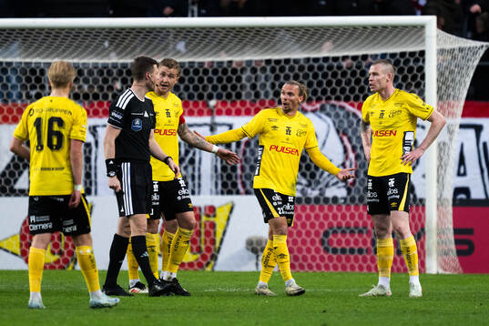 Elfsborgs Niklas Hult reagerar