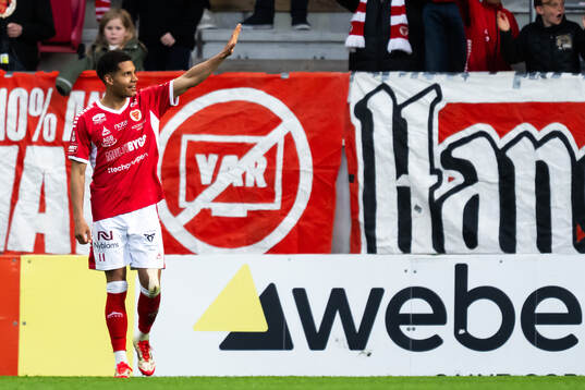 Kalmars Anthony Olusanya jublar