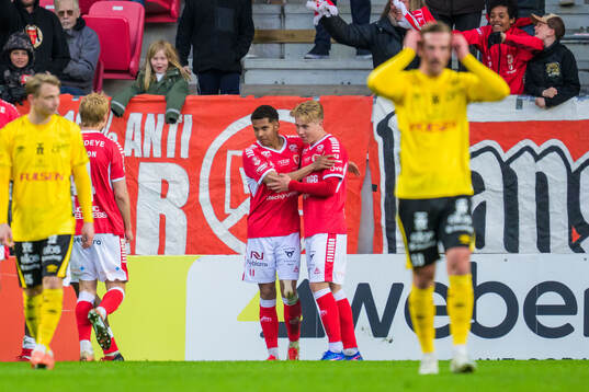 Kalmars Anthony Olusanya jublar