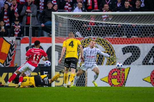 Kalmars Anthony Olusanya gör 2-1
