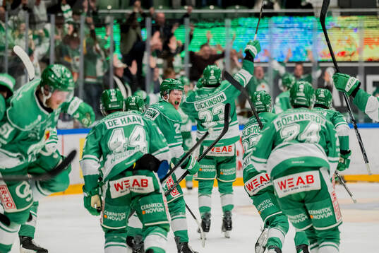 Rögles Fredrik Olofsson jublar vid slutsignal av final tre