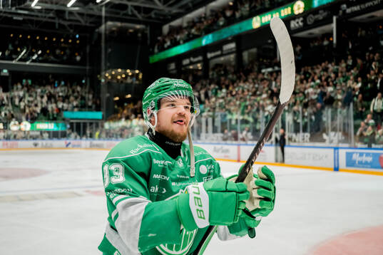 Rögles Karson Kuhlman jublar