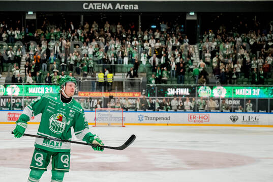 Rögles Fredrik Olofsson jublar