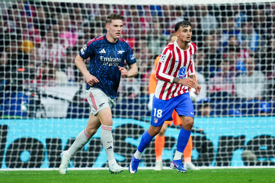 Viktor Gyökeres of Arsenal and Marc Pubill of Atletico