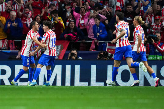 Koke and Julián Alavrez of Atletico Madrid celebrate