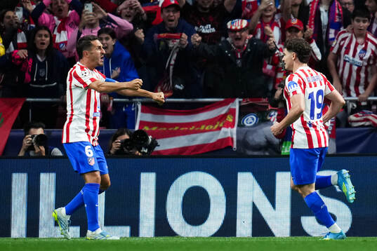 Koke and Julián Alavrez of Atletico Madrid celebrate