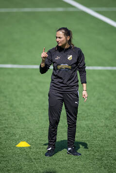 Coach Elena Sadiku