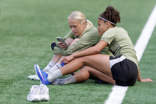 Lisa Löwing and Felicia Schröder of Häcken