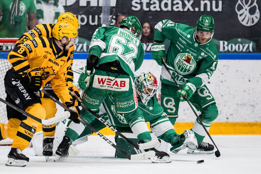 Skellefteås Valter Lindberg och Oliver Okuliar mot Rögles
