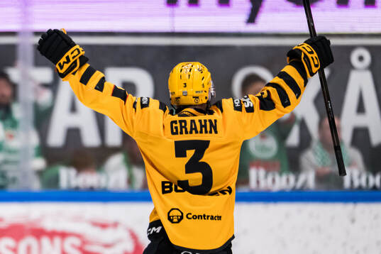 Skellefteås Viktor Grahn jublar