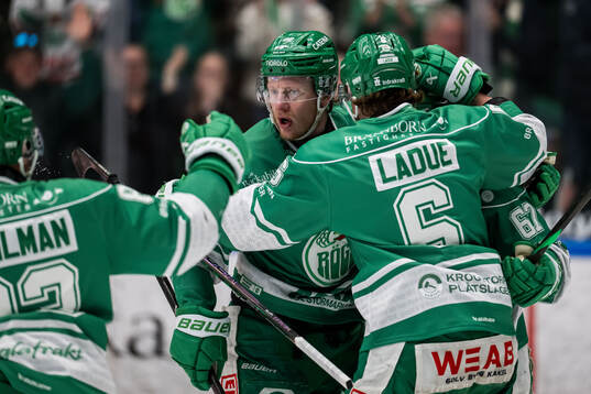 Rögles Fredrik Olofsson jublar