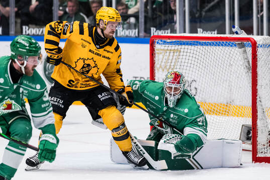 Skellefteås Victor Stjernborg oroar vid Rögles målvakt