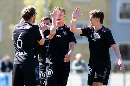 Ängelholms spelare jublar