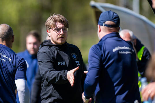 Eskilsminnes tränare Roar Hansen och Ängelholms tränare