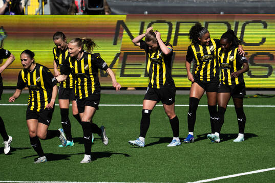 Felicia Schröder and Monica Jusu Bah of Häcken celebrate