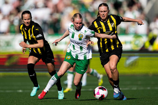 Emilie Joramo of Hammarby and Pernille Sanvig of Häcken